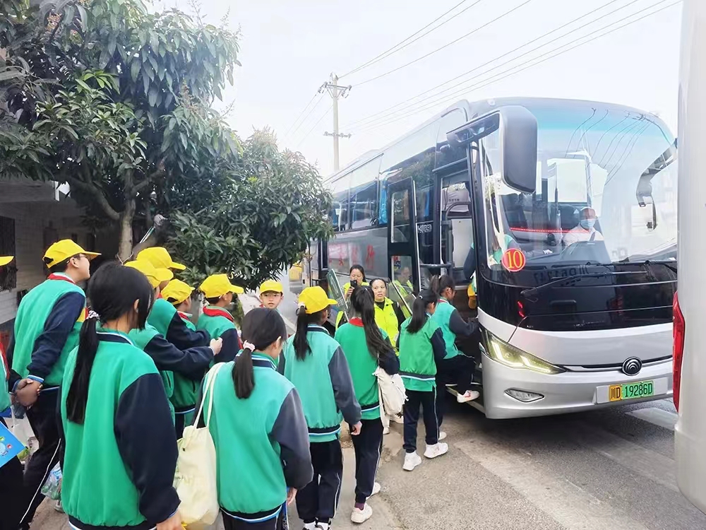 旅游包车